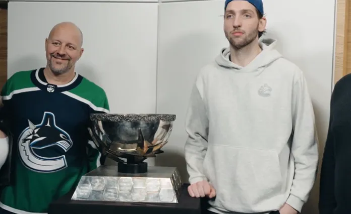 Никите Толопило вручили приз «Molson Cup»