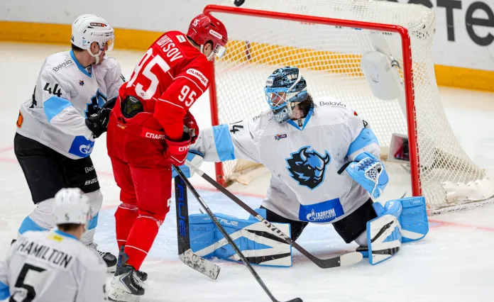Сэйв Василия Демченко вошел в топ-2 лучших спасений февраля в КХЛ