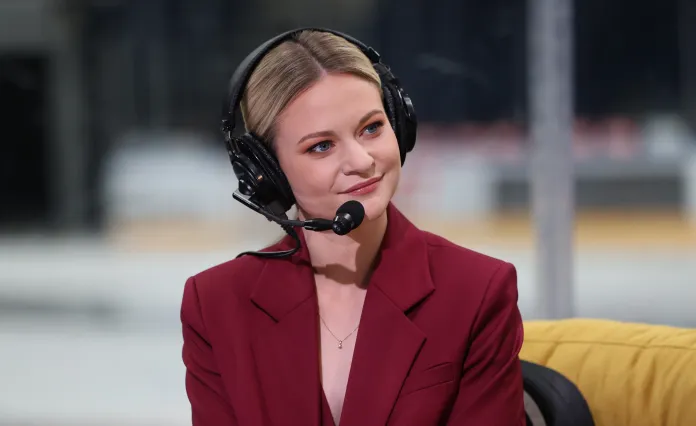 Кристина Камыш: Раньше считали, что хоккей – не женский вид спорта. Но мы своим примером показываем обратное