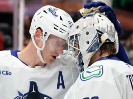 Толопило и Левшунов встретились на льду: белорусский вратарь принёс победу «Ванкуверу» над «Чикаго»
