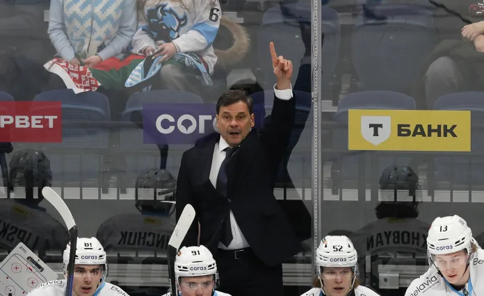 Дмитрий Квартальнов потерял несколько позиций в новом рейтинге тренеров КХЛ