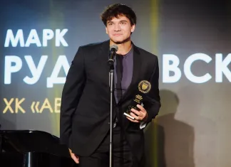 Белорусский хоккеист сделал предложение известной блогерше Карине Кросс