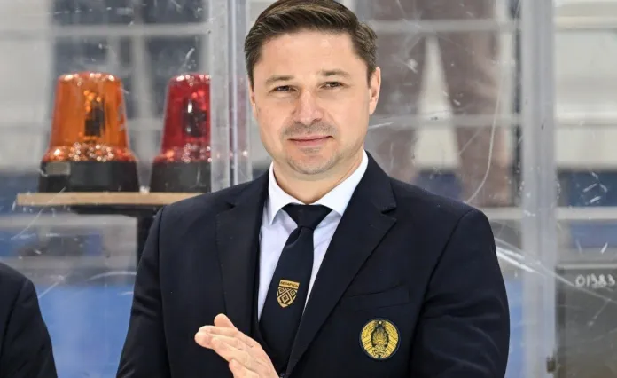 Александр Богданович посетил Островец и поддержал местную хоккейную школу