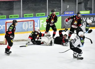 7 дисквалификаций: ФХБ наказала хоккеистов «Рысей» и «Соболя» за массовую драку после матча