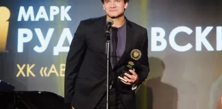 «Как бы кринжово ни звучало, это определенный статус». Марк Рудаковский – о награде «Самый медийный хоккеист 2025 года»