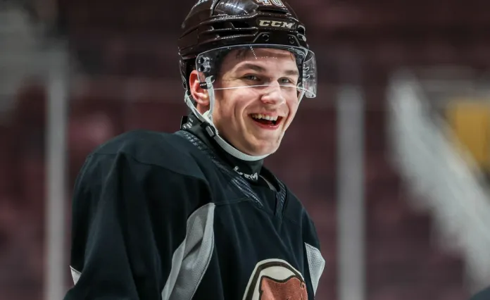 Наставник «Херши» назвал достоинства и недостатки Ильи Протаса 