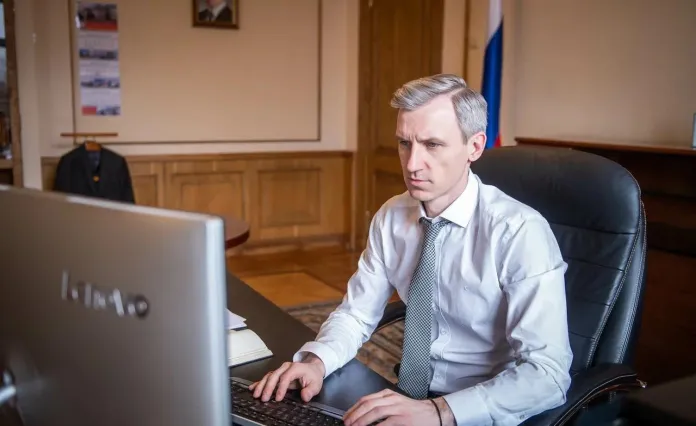 «Парни, вы – наша гордость». Губернатор Смоленской области посетил матч «Славутича» против «Лиды» в плей-офф Кубка Президента