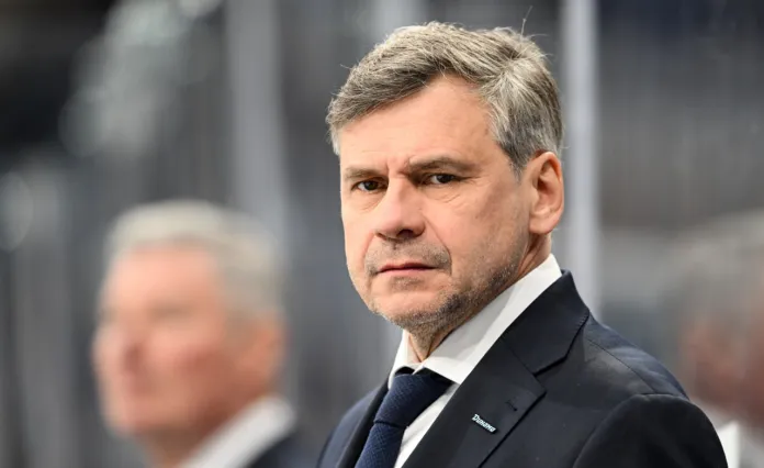 Дмитрий Квартальнов попал в число лучших тренеров КХЛ по мнению руководителей клубов