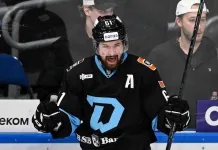 Минское «Динамо» заняло рекордное второе место на Западе, белорусский проспект «Вегаса» покинул СКА, Принс оформил 100 голов в КХЛ, Колосов стал третьей звездой матча АХЛ – все за вчера