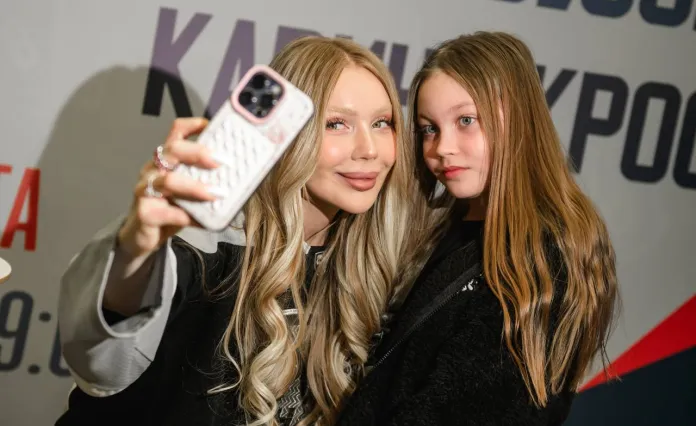 Карина Кросс проведет автограф-сессию на матче минского «Динамо» и разыграет два места в вип-ложе