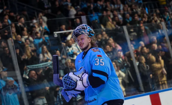 Антон Круповец — о дебюте в КХЛ и разгроме «Автомобилиста»