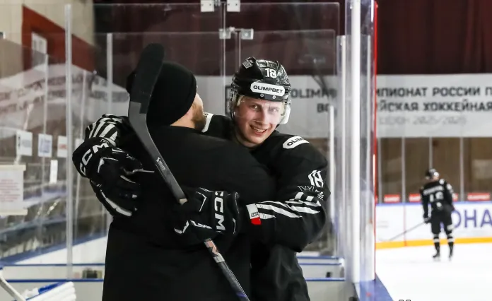 ВХЛ. 1/4 финала плей-офф. Ассист Микановича, 37 сейвов Устименко, 100% выигранных вбрасываний Кодолы – статистика белорусов 22 марта