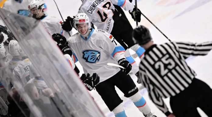 «Динамо-Шинник» не без труда одолел «Крылья Советов» в первом матче плей-ин МХЛ