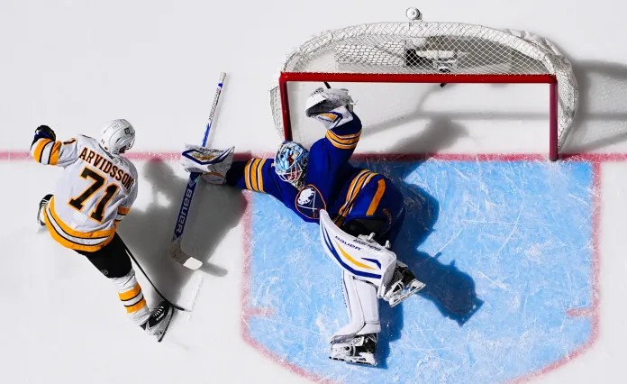 НХЛ. Дубли Мики Зибанежада и Джейсона Цукера, очковый хет-трик Давида Пастрняка – результаты 26 марта