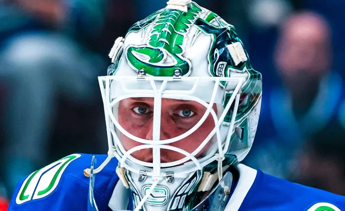 Источник: Конкурент Никиты Толопило хочет остаться в «Ванкувере»