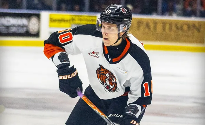 CHL. 1/8 финала. Брызгалов набрал 3 очка в дебютном матче плей-офф WHL, Пронин завершил игру с полезностью «+1», Радьков отбыл последний матч дисквалификации — статистика белорусов 28 марта