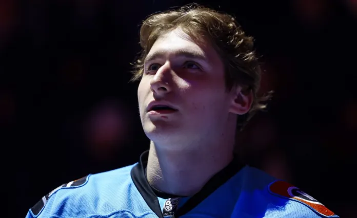 Сотишвили внесен в список травмированных, Кузнецов дисквалифицирован за неприличный жест, назван выездной состав «зубров» – все за вчера