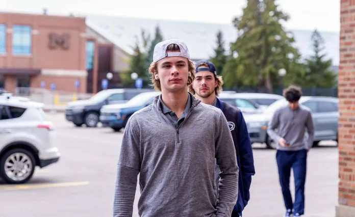 Фаворит драфта НХЛ Гэвин Маккенна сыграет за сборную Канады на чемпионате мира в Швейцарии