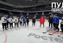 Александр Лукашенко передал хоккеистам минского «Динамо» хлеб и сало, а тренерам — крепкие напитки