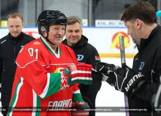 Александр Лукашенко проведал минское «Динамо», «Динамо-Шинник» победил в первой игре плей-офф, отмененный матч «Шахтера» перенесли в Смоленск – все за вчера