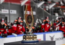 Белорусы Степан Степанов и Роман Ламан получили Кубок победителя Золотого дивизиона Востока в составе «Омских ястребов»