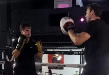 Звёздный российский вратарь работал с белорусским боксёром и выиграл бой в НХЛ