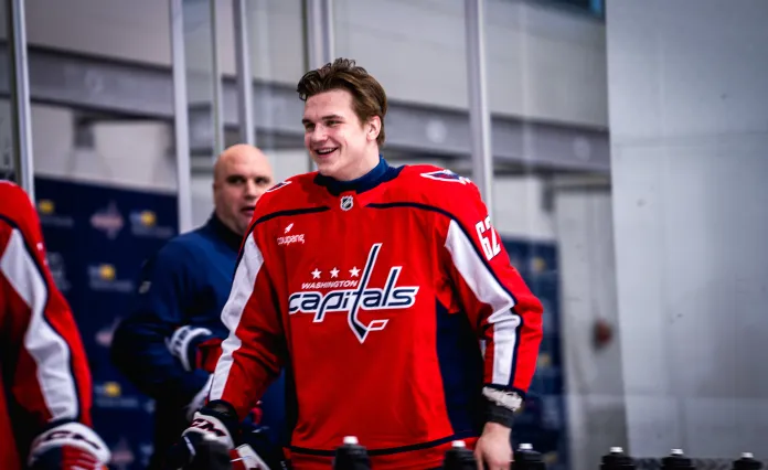 «Big Pro» и «Pro». Илья Протас дебютирует в НХЛ за «Вашингтон» в одном звене с братом и Уилсоном