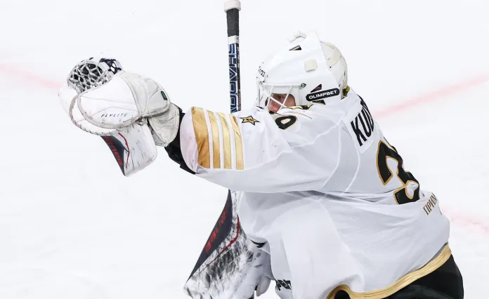 Стала известна зарплата белорусского вратаря по новому контракту с «Адмиралом»