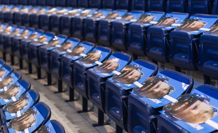 Видео: Торжественная церемония по поводу 1000-го матча Андрея Стася в КХЛ