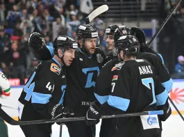 Минское «Динамо» отыгралось с 1:3, выходило вперёд за минуту до конца третьего периода, но в итоге уступило «Ак Барсу» в овертайме