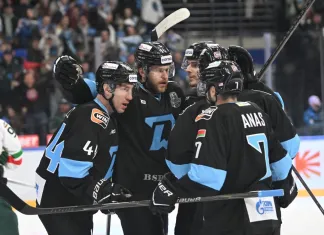 Минское «Динамо» отыгралось с 1:3, выходило вперёд за минуту до конца третьего периода, но в итоге уступило «Ак Барсу» в овертайме