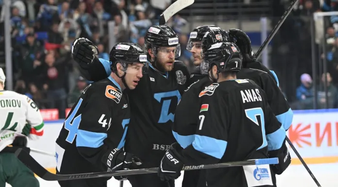 Минское «Динамо» отыгралось с 1:3, выходило вперёд за минуту до конца третьего периода, но в итоге уступило «Ак Барсу» в овертайме