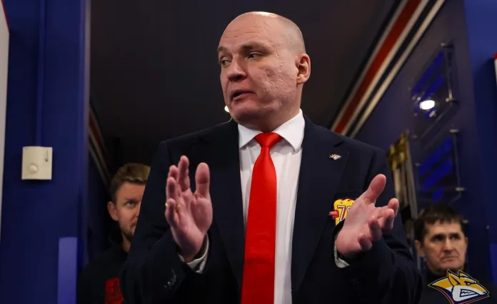 «Кому это в голову пришло?» Андрей Разин — о раннем матче, церемонии Стася и «лишних словах»