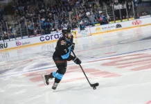 «Издевательство над справедливостью хоккея стерпеть невозможно». Руслан Васильев — о не засчитанном голе Сэма Энаса