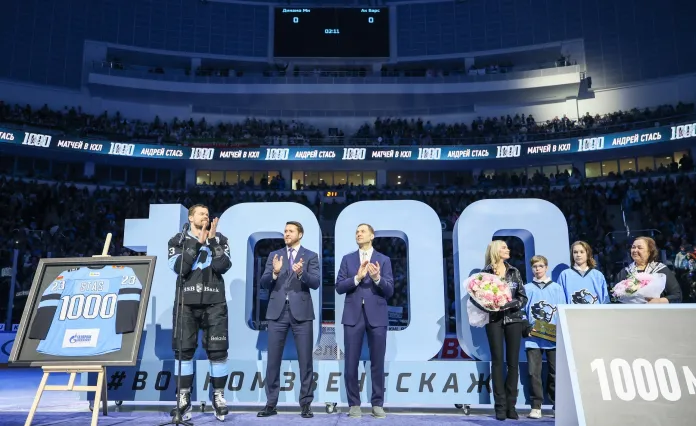 Имеет наибольшее количество партнеров в истории КХЛ, сыграл под руководством 18 тренеров — 1000 матчей Андрея Стася в деталях