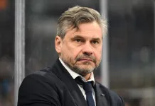 Видео. Недовольный Дмитрий Квартальнов пихнул в спину Даниила Липского