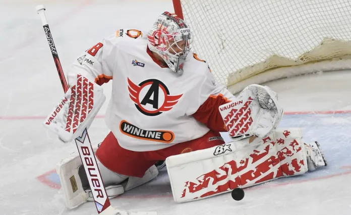 «Автомобилист» Романа Горбунова и Даниила Карповича продлил контракт с основным вратарем