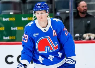 Натан Маккиннон выиграл гонку снайперов НХЛ с 53 голами. Это его первый «Морис Ришар Трофи»