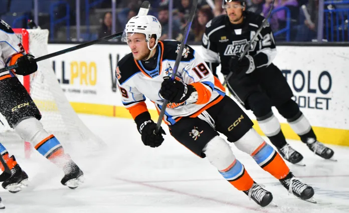 АХЛ. Неудачный матч Дмитрия Кузьмина, 1 бросок Егора Сидорова — статистика белорусов 18 апреля