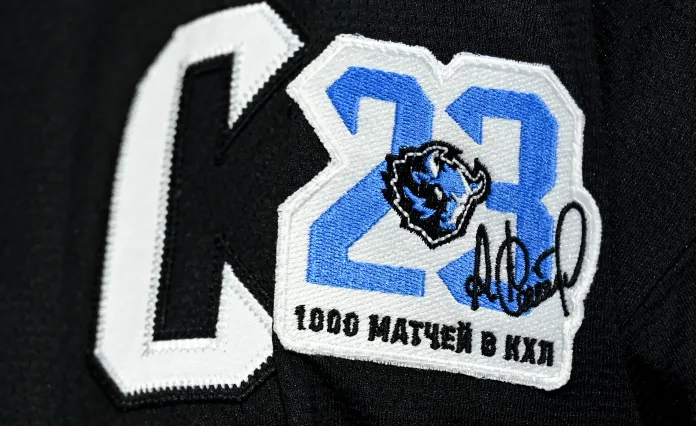 «Значимое достижение, его стоило отметить. Но момент был выбран слегка неудачный». Роман Серафимович — о церемонии по поводу 1000-го матча Андрея Стася