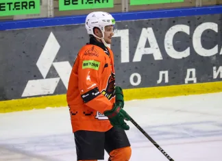 Защитник с опытом игры в КХЛ покинет солигорский «Шахтер»