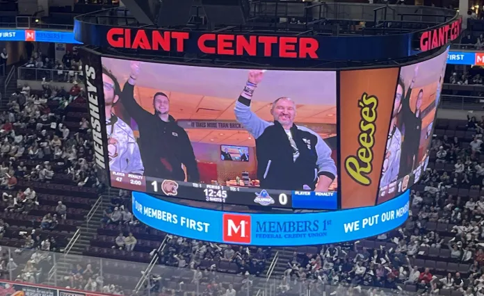 Алексей Протас и Александр Овечкин поддержали «Херши» в матче Кубка Колдера — и команда Ильи Протаса вышла в следующий раунд