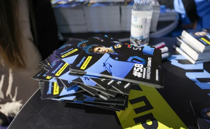 Автографы игроков минского «Динамо» появились в продаже на следующий день после церемонии закрытия сезона