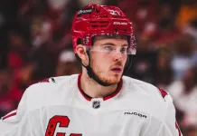 Александр Никишин не смог самостоятельно покинуть лёд после силового приёма. У российского защитника подозревают сотрясение мозга