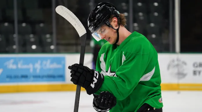 АХЛ. 1/8 финала. Колячонок отметился полезностью «+1» в победном матче «Техаса» над «Чикаго»