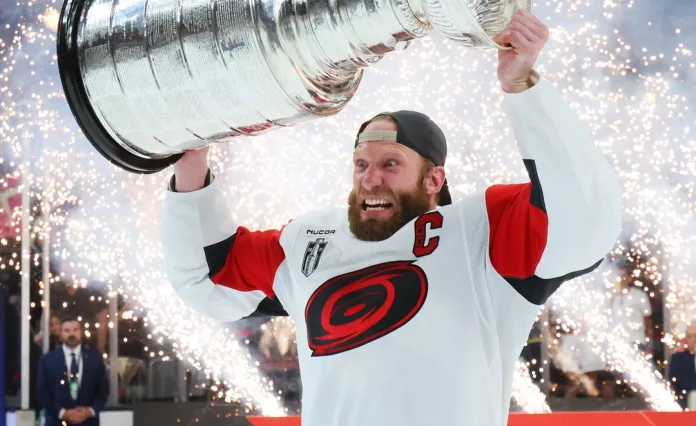 37-летний ветеран стал MVP плей-офф Кубка Стэнли-2026