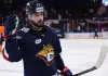 Бывшая жена Даниила Вовченко заявила, что пьяный хоккеист сбил женщину с ребенком на сапе