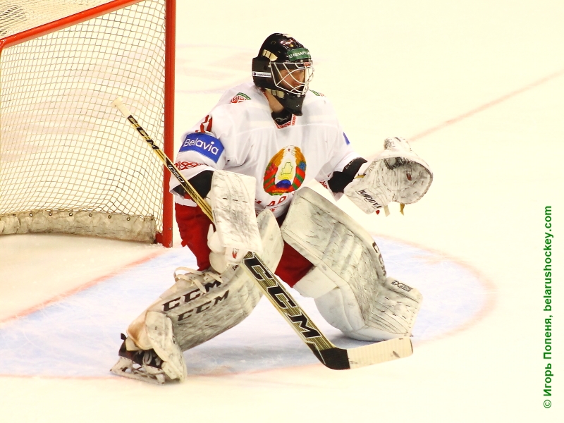 Виталий трус хоккеист. Трус белорус на войну собрался как увидел пулемет сразу испугался. Кирюшенька идиот плавает в озере. Трус белорус. Трус белорус.