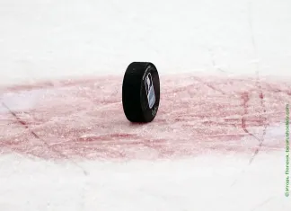 Видео: Хоккеисты в ECHL подрались еще на разминке
