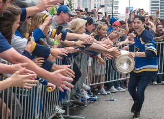Видео: На чемпионский парад «Блюз» пришло больше людей, чем живет в Сент-Луисе